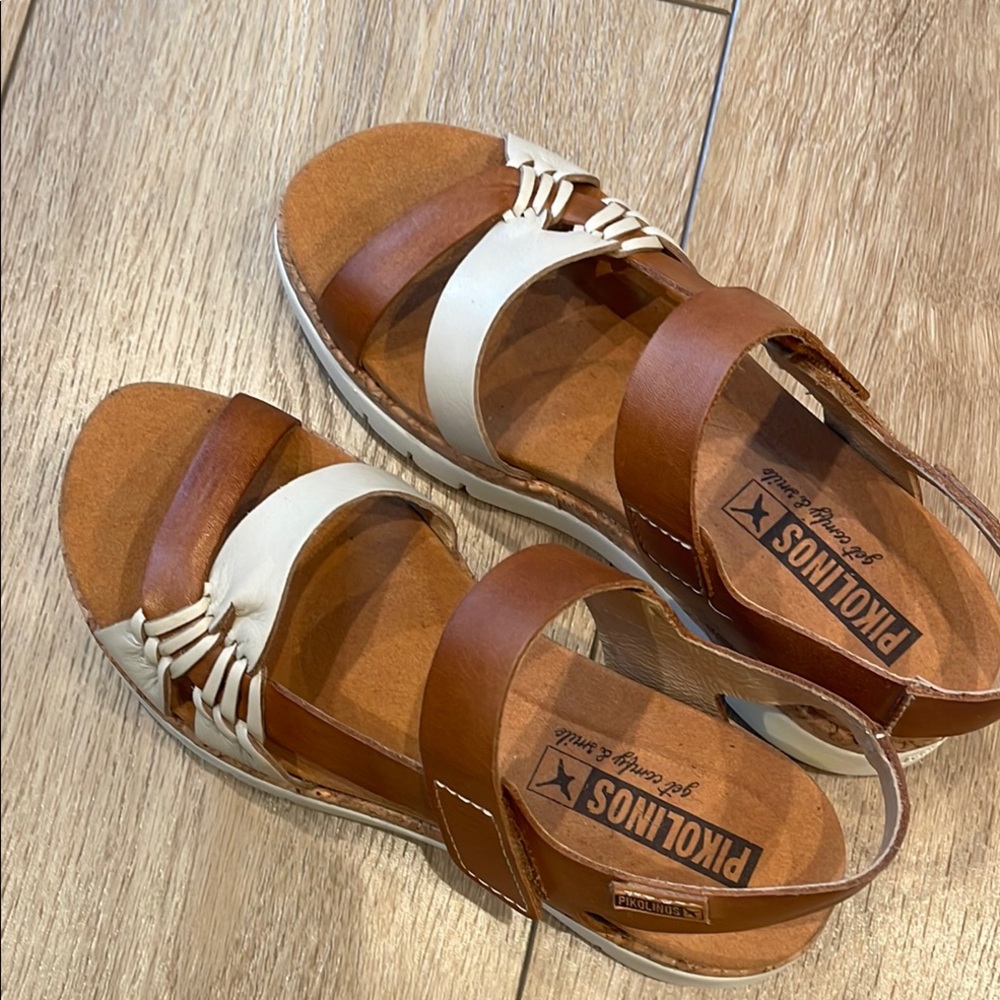 Pikolinos Women's Brown and Cream Sandals